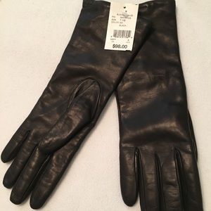 Bloomingdales Black leather ladies gloves size 7.5
